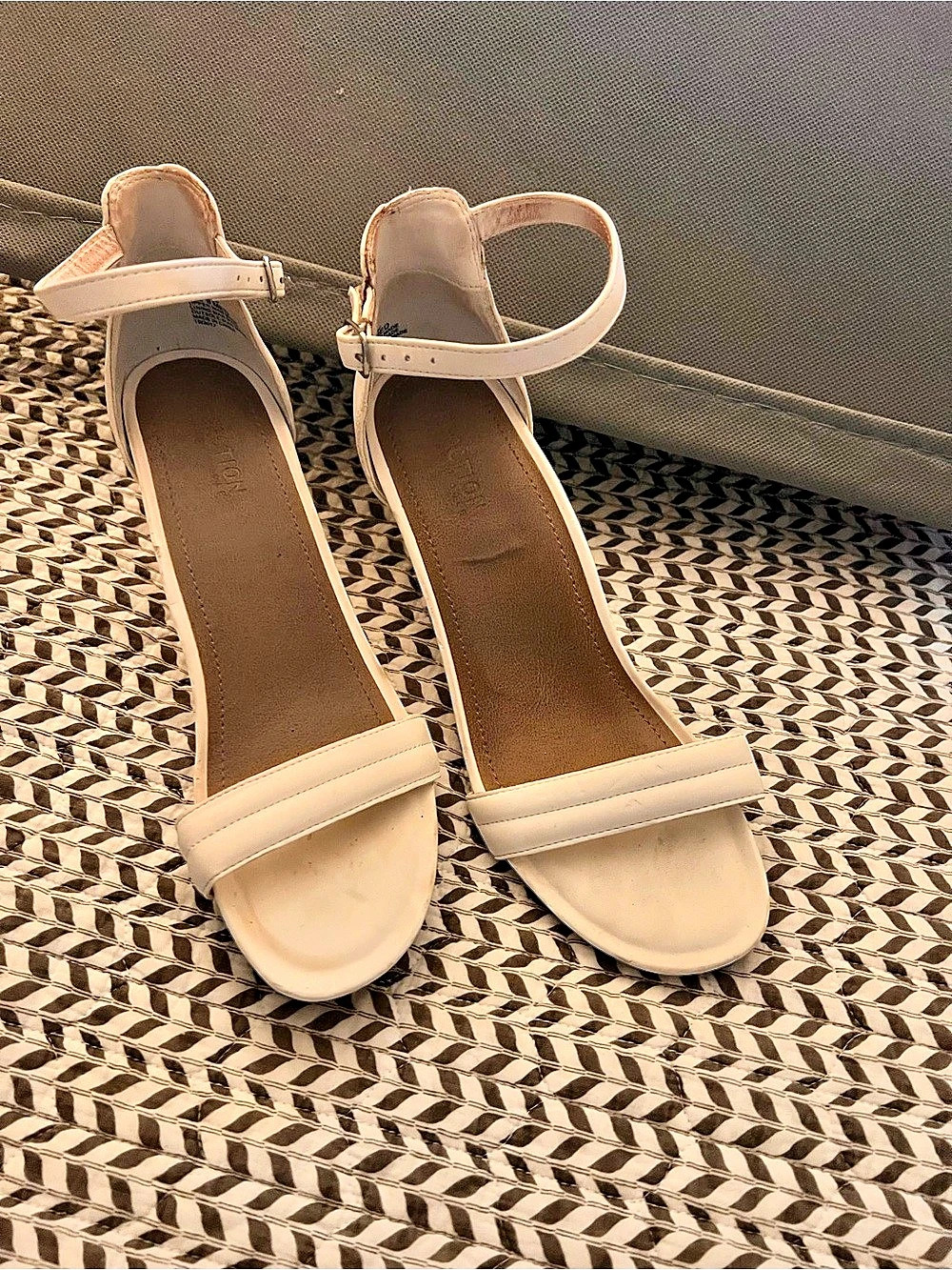 Kenneth Cole Reaction Cake Shop Wedge Sandals White US 9 M